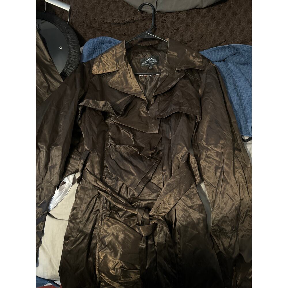 MontanaCo Brown ‎ Satin Ruffle Trench NWOT Large